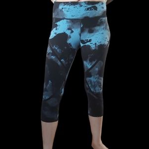 ALO Yoga whisper Capri leggings .Color marble black and turquoise .RN # 87370